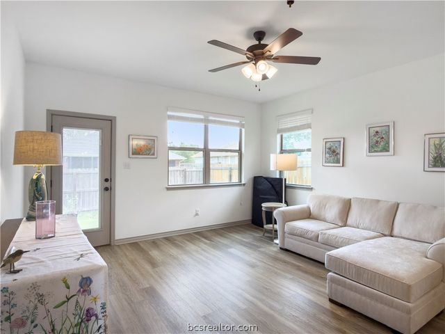 417 Marble Falls Drive, Bryan, TX 77803