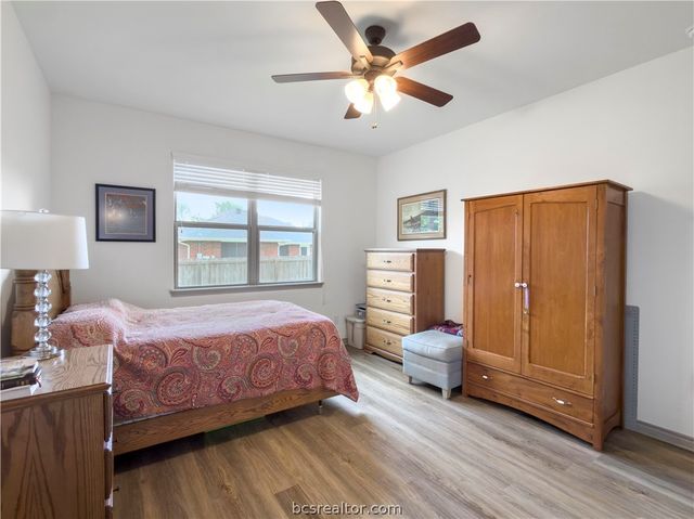 417 Marble Falls Drive, Bryan, TX 77803