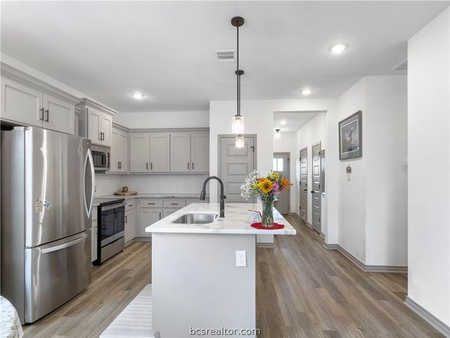 417 Marble Falls Drive, Bryan, TX 77803