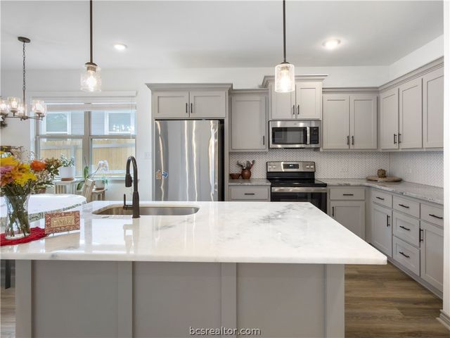 417 Marble Falls Drive, Bryan, TX 77803