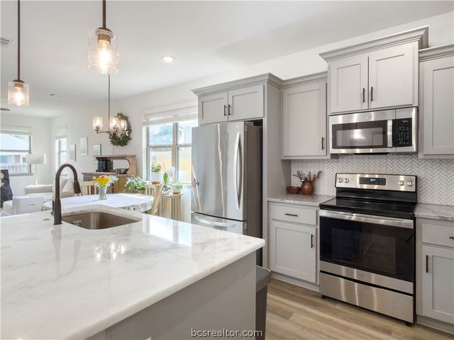 417 Marble Falls Drive, Bryan, TX 77803