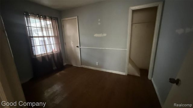 20015 Lochmoor Street, Harper Woods, MI 48225