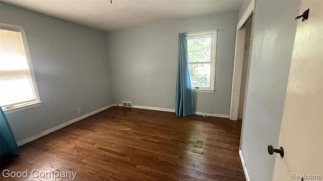 20015 Lochmoor Street, Harper Woods, MI 48225