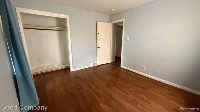 20015 Lochmoor Street, Harper Woods, MI 48225