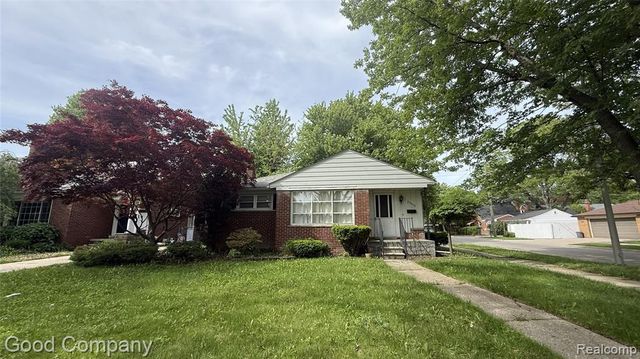 20015 Lochmoor Street, Harper Woods, MI 48225