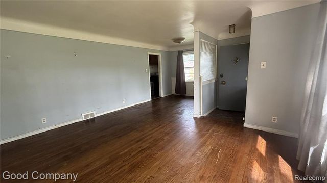 20015 Lochmoor Street, Harper Woods, MI 48225