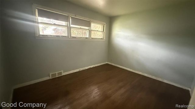 20015 Lochmoor Street, Harper Woods, MI 48225