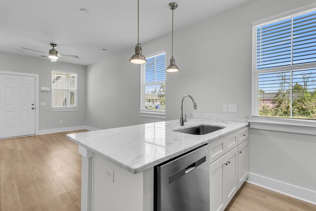 1995 Forest Avenue, North Charleston, SC 29405