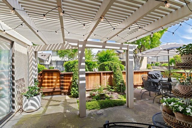 773 Mulholand Dr, Ripon, CA 95366