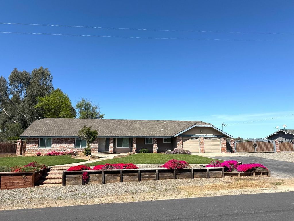 14728 Huntington Road, Madera, CA 93636