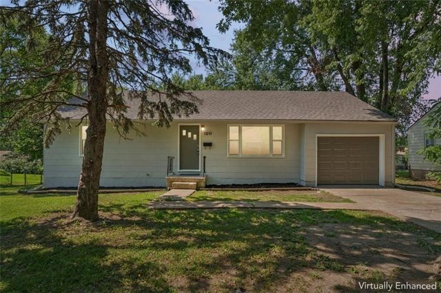 1211 NE 67th Place, Gladstone, MO 64118