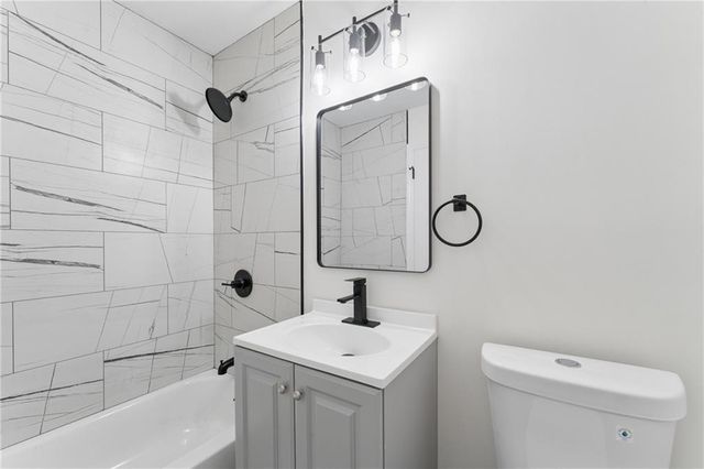 1211 NE 67th Place, Gladstone, MO 64118