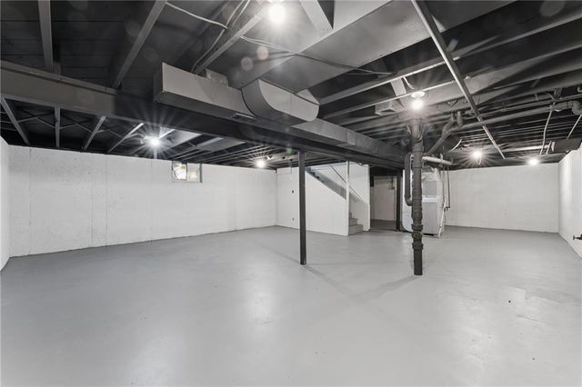 1211 NE 67th Place, Gladstone, MO 64118