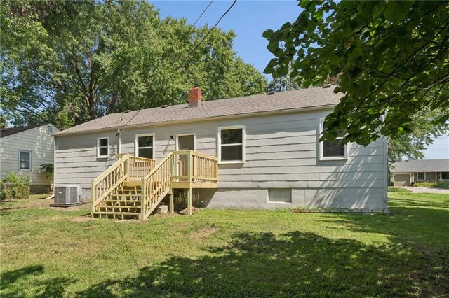 1211 NE 67th Place, Gladstone, MO 64118