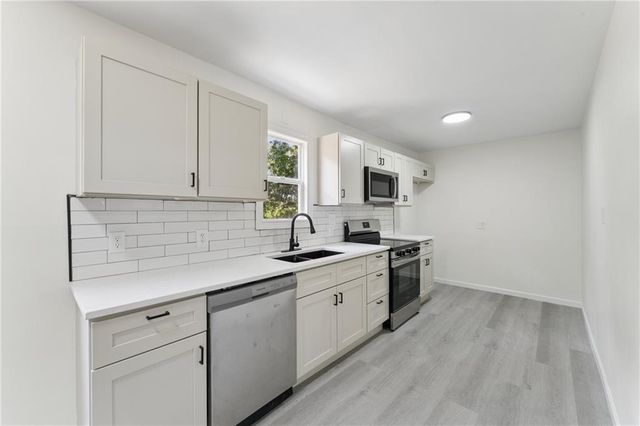 1211 NE 67th Place, Gladstone, MO 64118