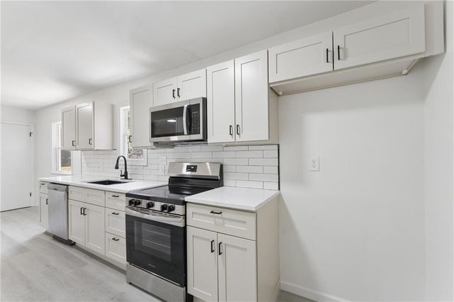 1211 NE 67th Place, Gladstone, MO 64118