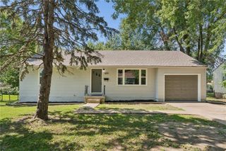 1211 NE 67th Place, Gladstone, MO 64118
