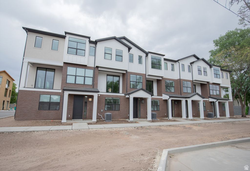 Image 1 of property listing at 3784 GRAPE IVY CT #105, Millcreek, UT 84106