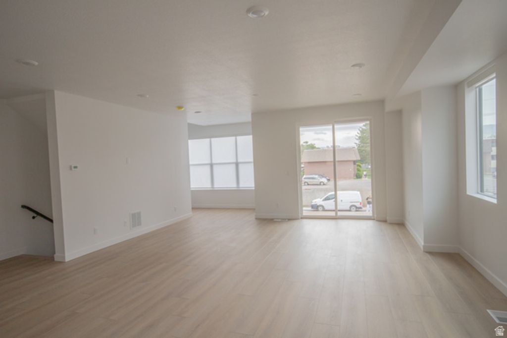 Image 13 of property listing at 3784 GRAPE IVY CT #105, Millcreek, UT 84106