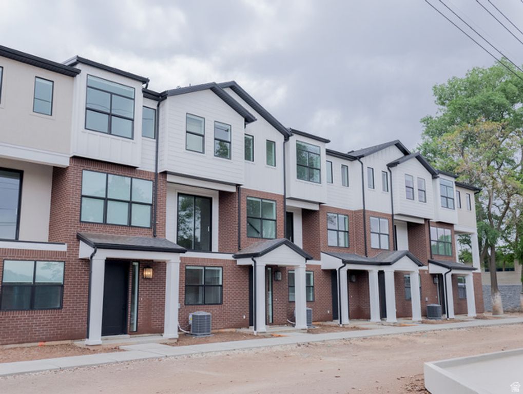 Image 20 of property listing at 3784 GRAPE IVY CT #105, Millcreek, UT 84106