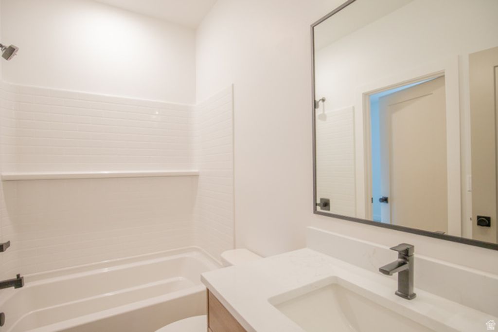 Image 3 of property listing at 3784 GRAPE IVY CT #105, Millcreek, UT 84106