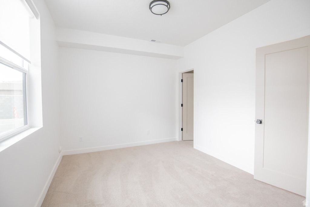 Image 4 of property listing at 3784 GRAPE IVY CT #105, Millcreek, UT 84106