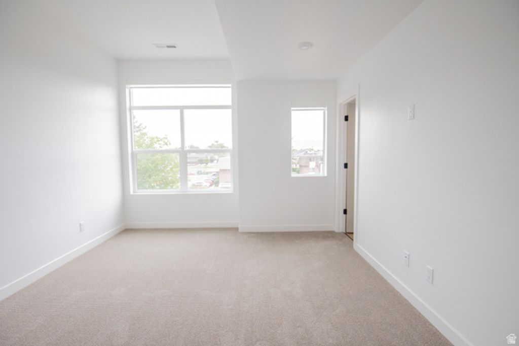 Image 5 of property listing at 3784 GRAPE IVY CT #105, Millcreek, UT 84106