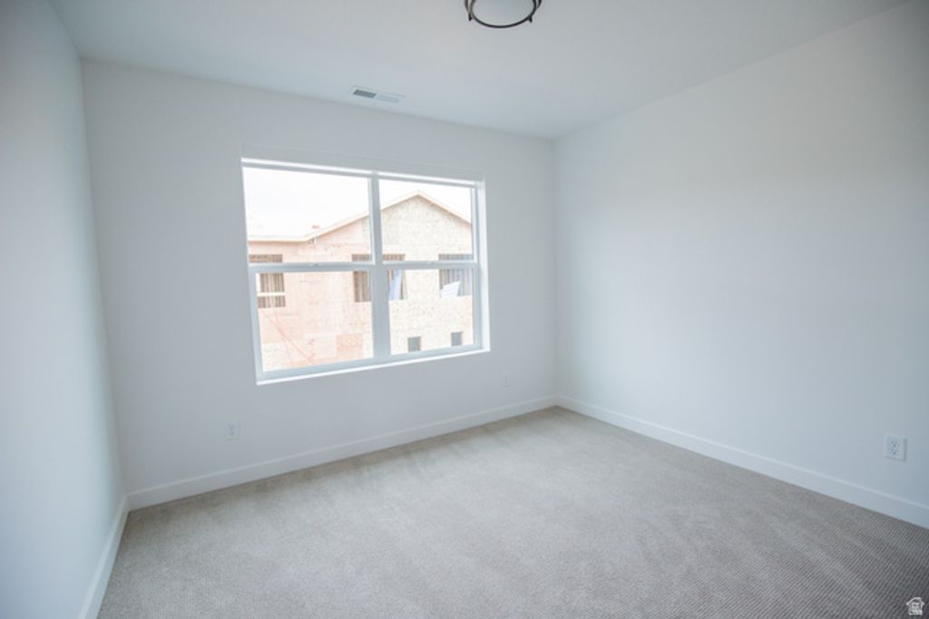 Image 8 of property listing at 3784 GRAPE IVY CT #105, Millcreek, UT 84106