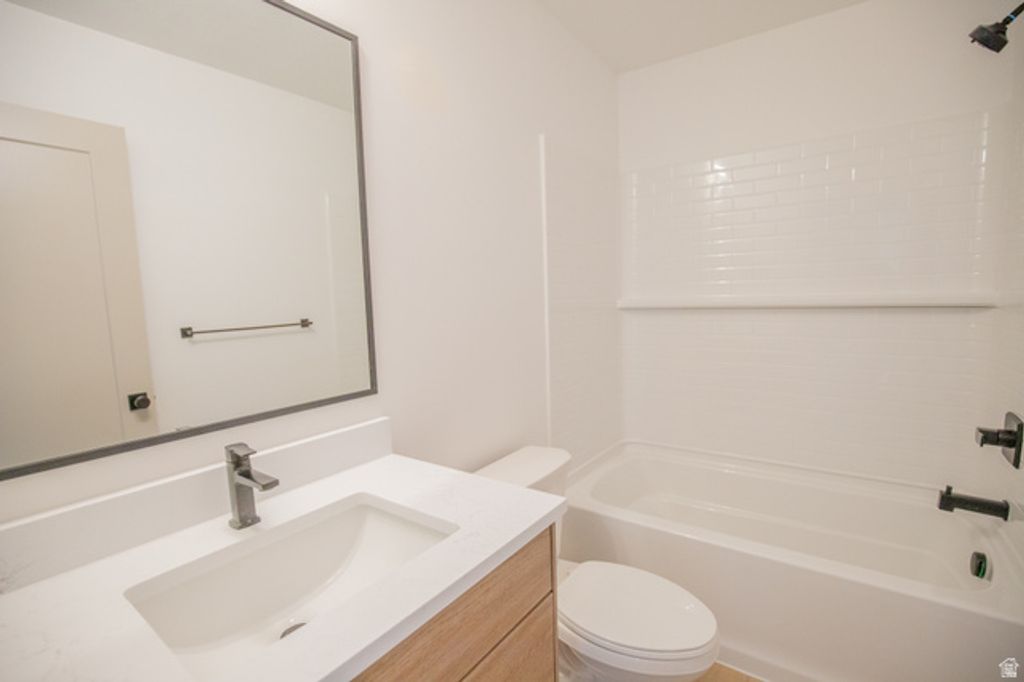 Image 9 of property listing at 3784 GRAPE IVY CT #105, Millcreek, UT 84106