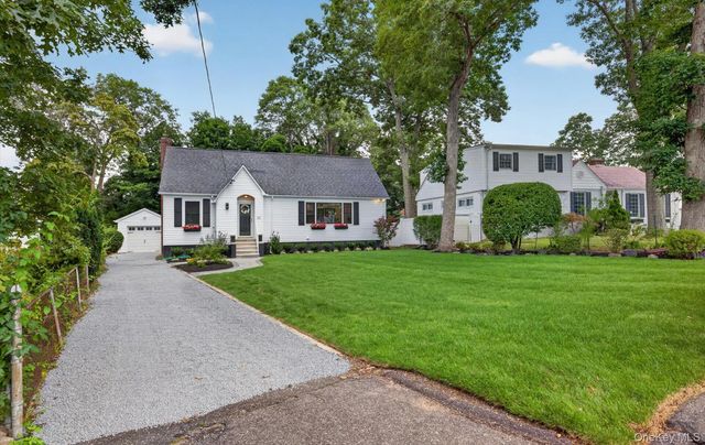 32 Horton Drive, South Huntington, NY 11746