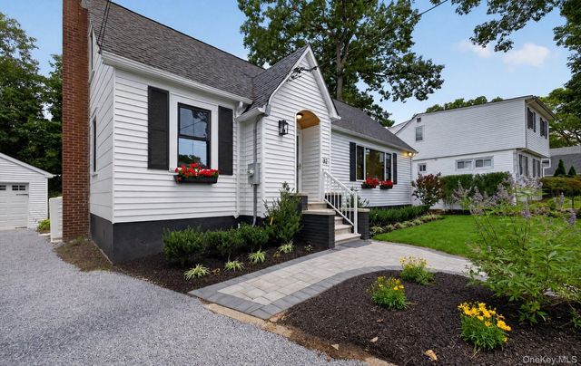 32 Horton Drive, South Huntington, NY 11746