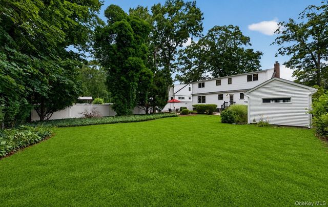 32 Horton Drive, South Huntington, NY 11746
