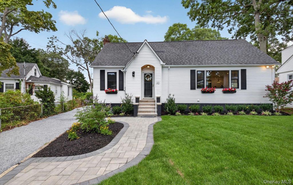 32 Horton Drive, South Huntington, NY 11746