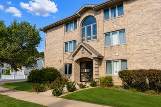 5258 W 79th Street B3, Burbank, IL 60459