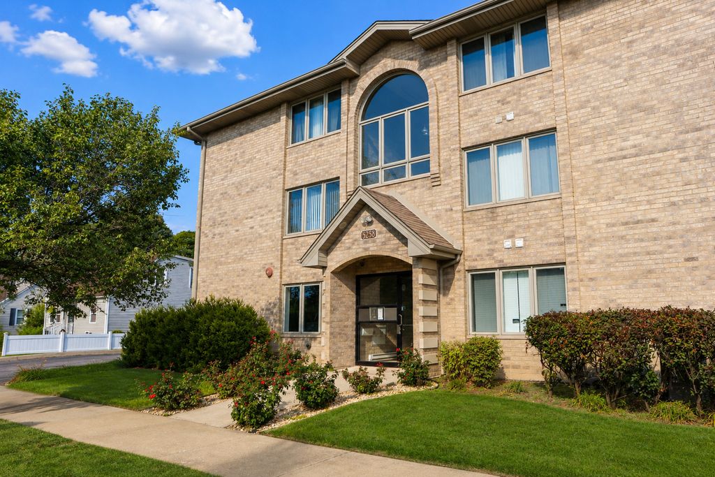 5258 W 79th Street B3, Burbank, IL 60459