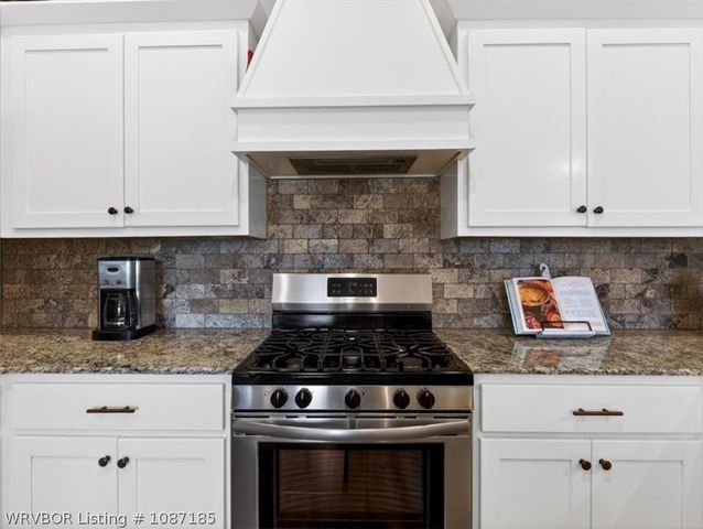 9023 Hawthorne Lane, Fort Smith, AR 72908