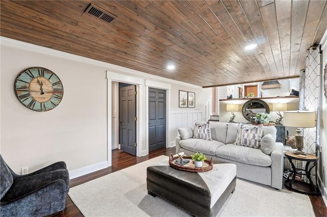 2871 Fontainebleau Drive, Dunwoody, GA 30360