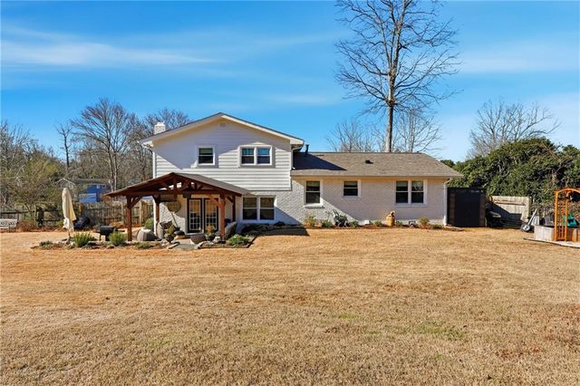 2871 Fontainebleau Drive, Dunwoody, GA 30360