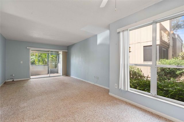 10455 CARROLLBROOK COURT 114, Tampa, FL 33618