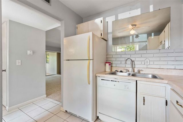 10455 CARROLLBROOK COURT 114, Tampa, FL 33618