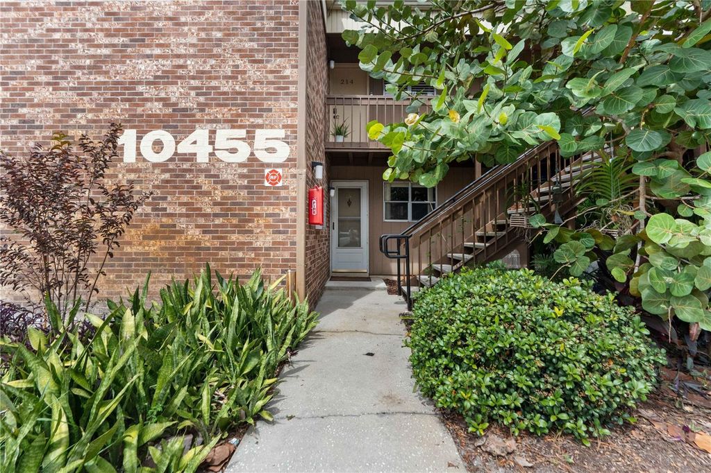 10455 CARROLLBROOK COURT 114, Tampa, FL 33618