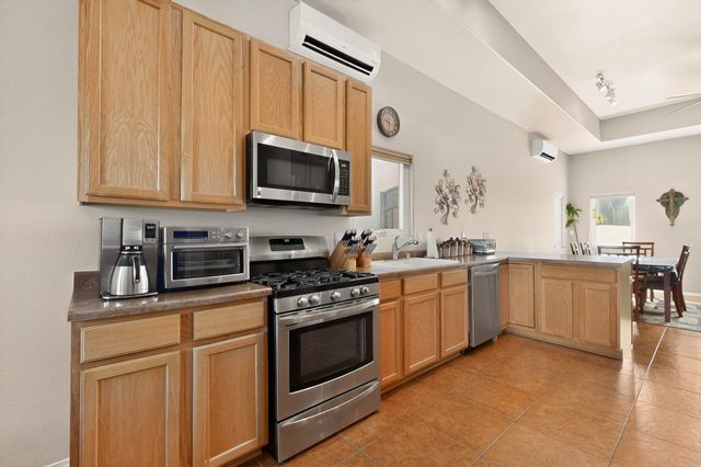 7628 Mesa Del Oro Lane, Santa Fe, NM 87507