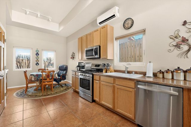 7628 Mesa Del Oro Lane, Santa Fe, NM 87507