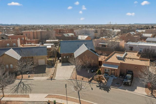 7628 Mesa Del Oro Lane, Santa Fe, NM 87507