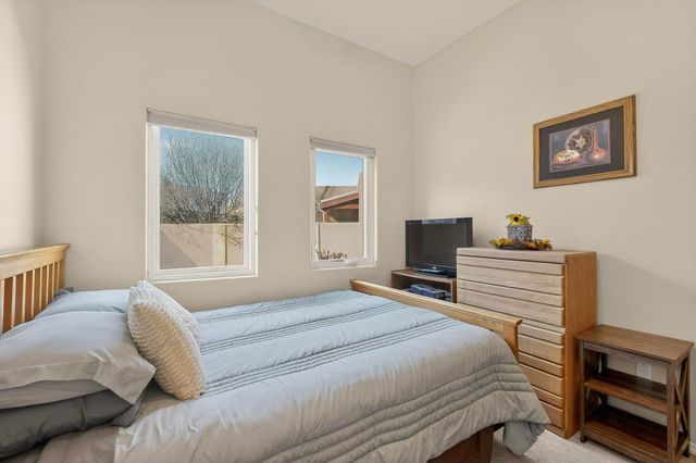 7628 Mesa Del Oro Lane, Santa Fe, NM 87507