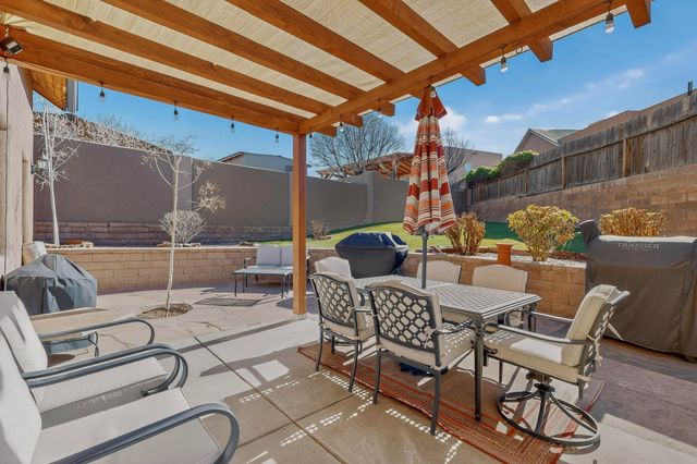 7628 Mesa Del Oro Lane, Santa Fe, NM 87507