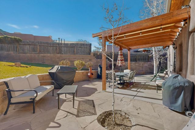 7628 Mesa Del Oro Lane, Santa Fe, NM 87507