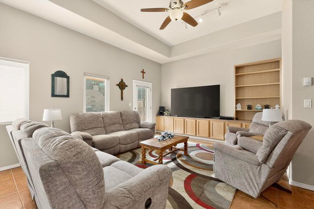 7628 Mesa Del Oro Lane, Santa Fe, NM 87507