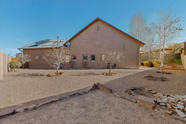 7628 Mesa Del Oro Lane, Santa Fe, NM 87507