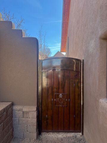 7628 Mesa Del Oro Lane, Santa Fe, NM 87507